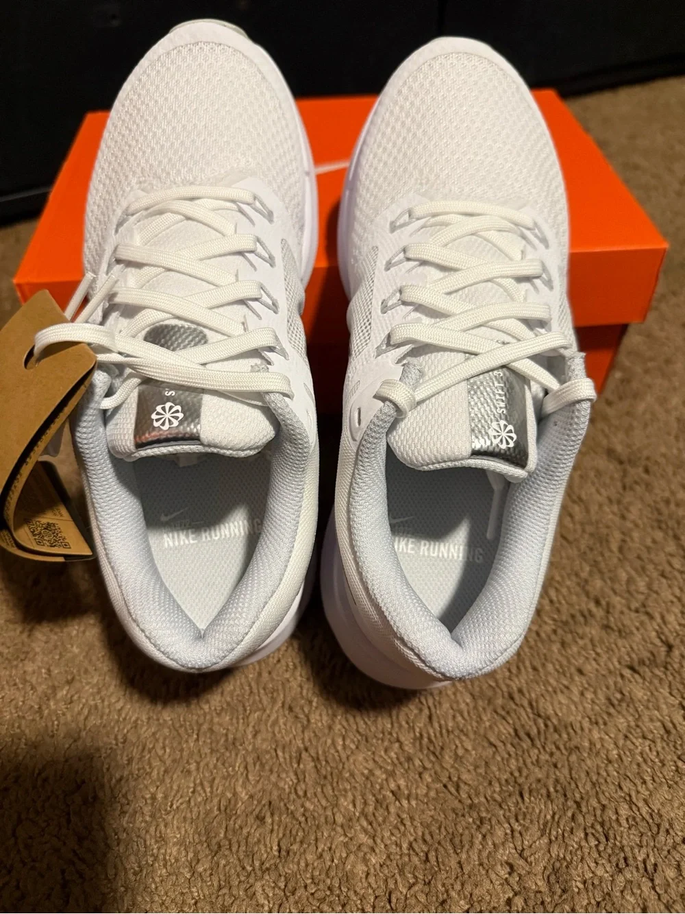 Nike Women's White Running Sneakers with Silver Metallic Swoosh. - Picture 4 of 6